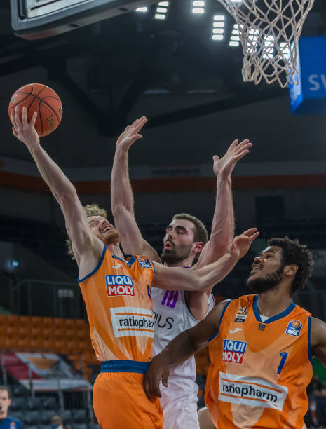 效力于曼城 效力于曼城